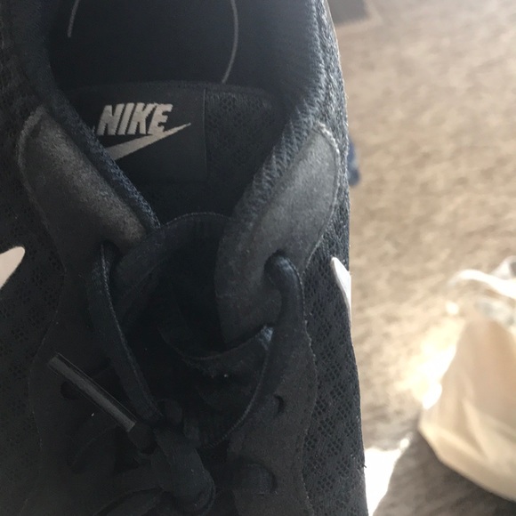 Nike shoes - Picture 2 of 3